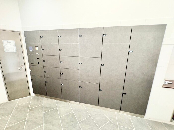 物件外観写真4　(エントランス部分)