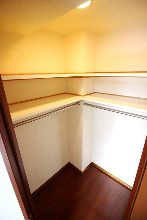 物件内観写真12　(収納)