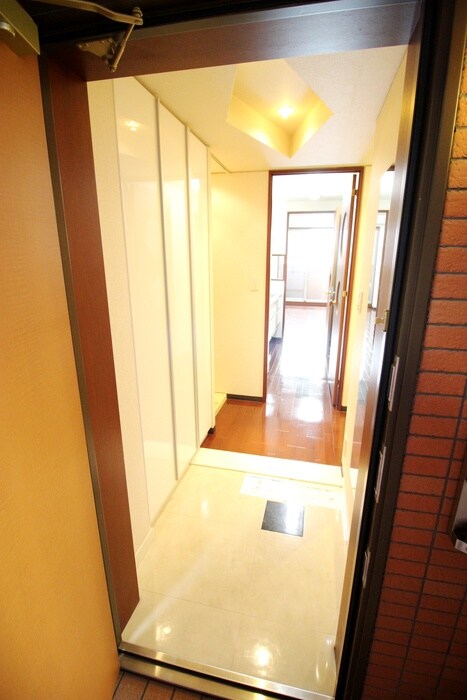 物件内観写真13　(玄関)