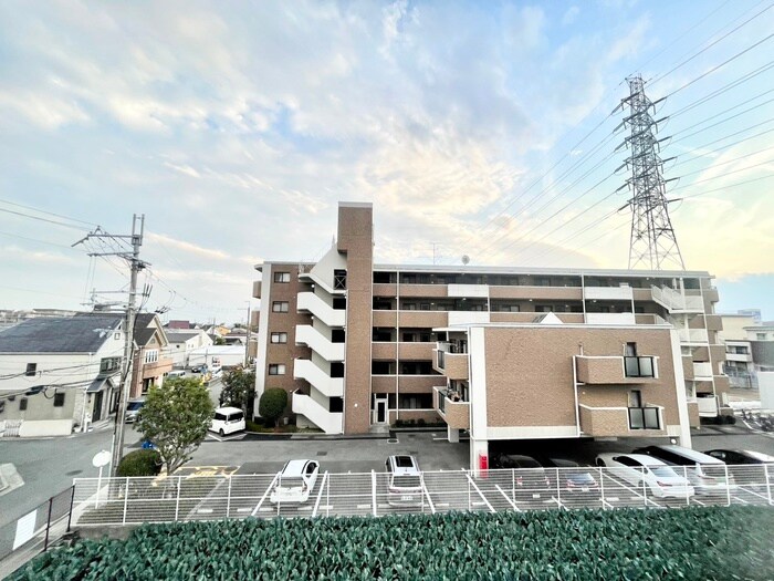 物件内観写真13　(室内からの展望)