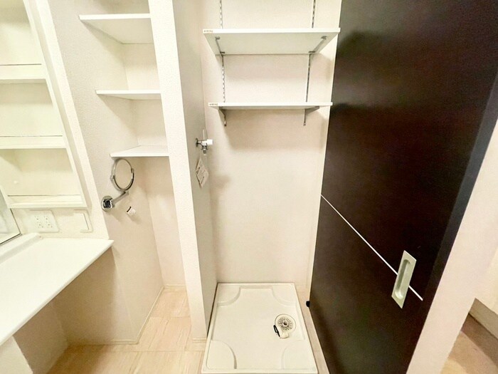 物件内観写真16　(洗濯機置場)