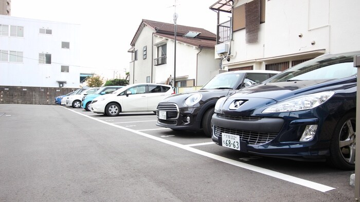 物件外観写真3　(駐車場)