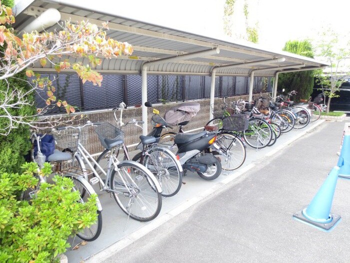 物件外観写真3　(駐輪場)