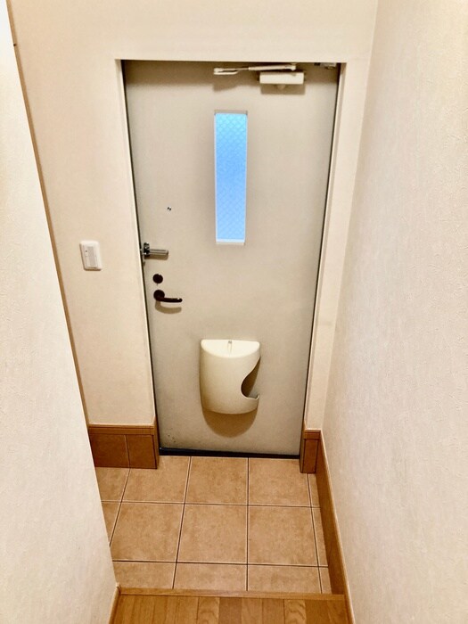 物件内観写真13　(玄関)
