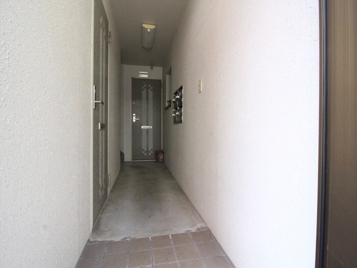 物件外観写真4　(エントランス部分)