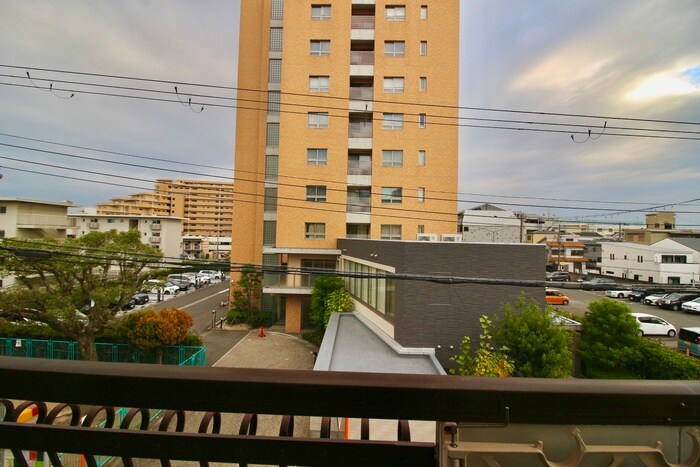 物件内観写真16　(室内からの展望)