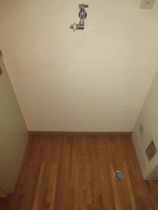 物件内観写真13　(洗濯機置場)