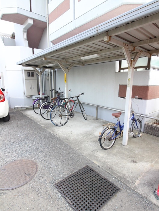 物件外観写真2　(駐輪場)