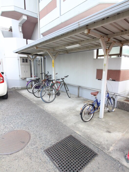 物件外観写真2　(駐輪場)