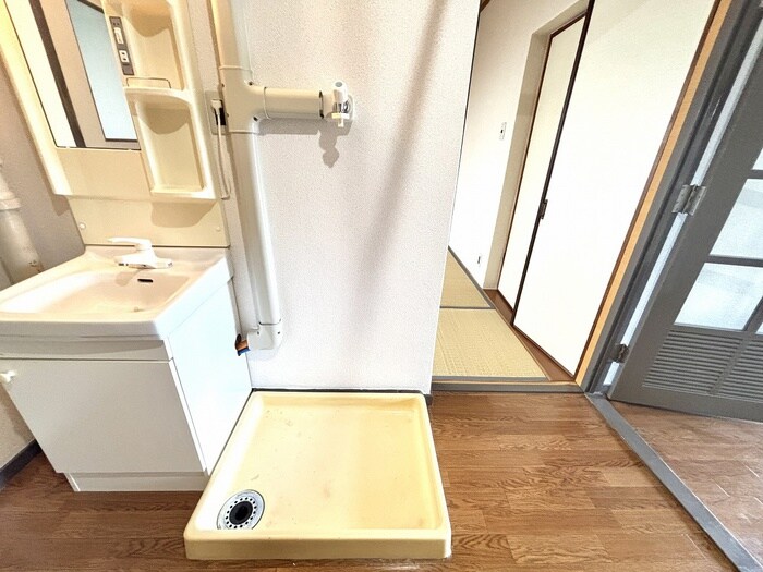 物件内観写真10　(洗濯機置場)