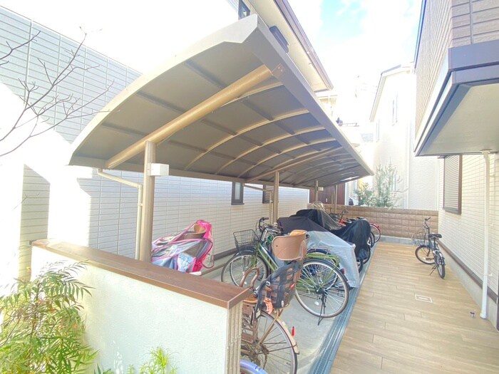 物件外観写真4　(駐輪場)