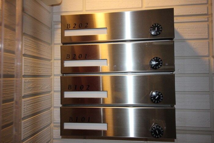 物件外観写真6　(エントランス部分)