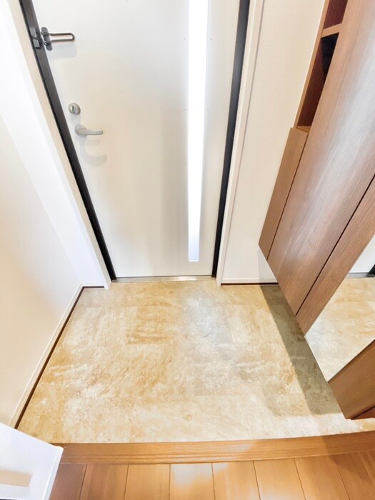 物件内観写真16　(玄関)