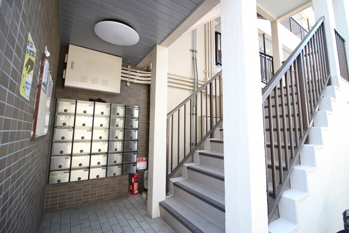 物件外観写真2　(エントランス部分)