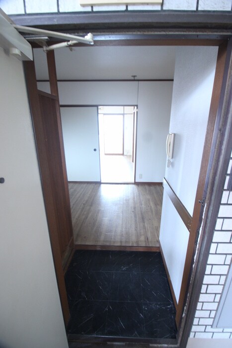 物件内観写真8　(玄関)