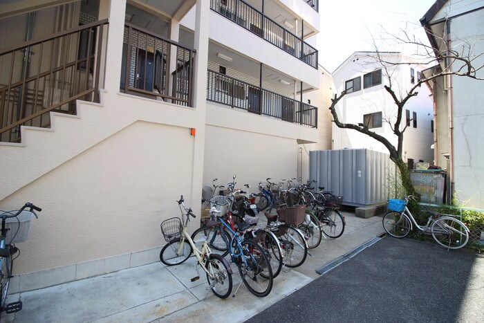 物件外観写真4　(駐輪場)
