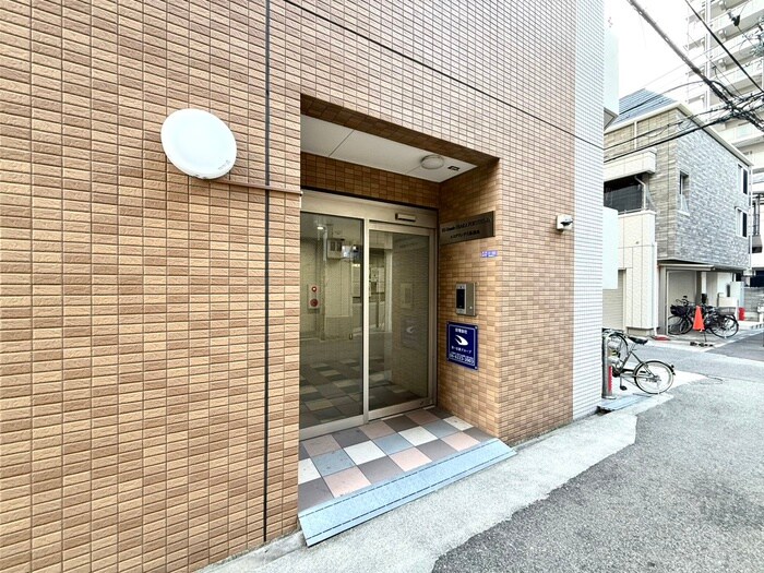 物件外観写真2　(エントランス部分)