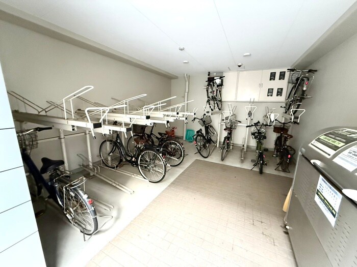 物件外観写真3　(駐輪場)