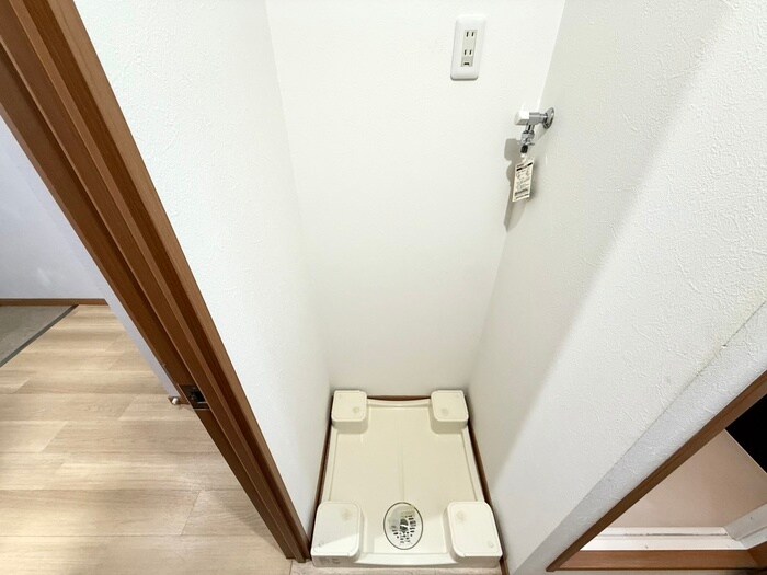 物件内観写真12　(洗濯機置場)