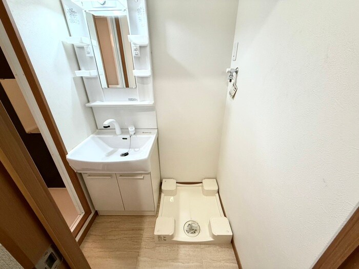 物件内観写真12　(洗濯機置場)