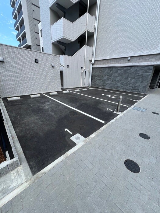 物件外観写真2　(駐車場)