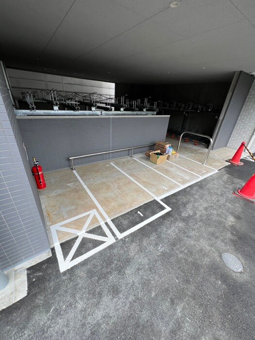 物件外観写真4　(バイク置き場)