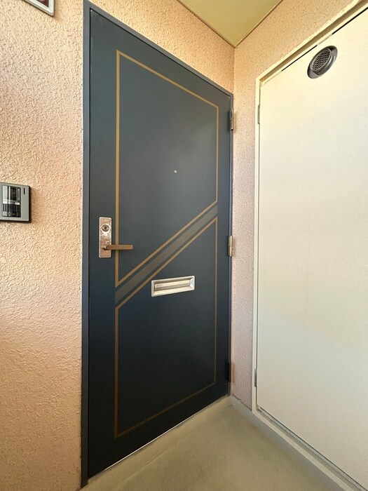 物件外観写真6　(エントランス部分)