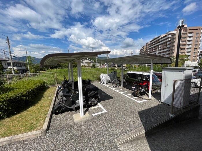 物件外観写真4　(駐輪場)