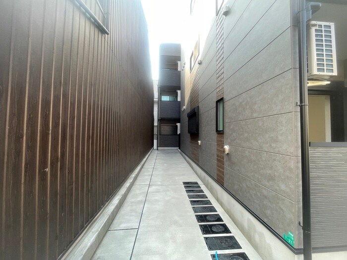 物件外観写真4　(エントランス部分)