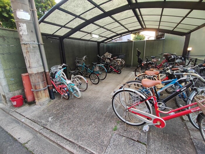 物件外観写真2　(駐輪場)