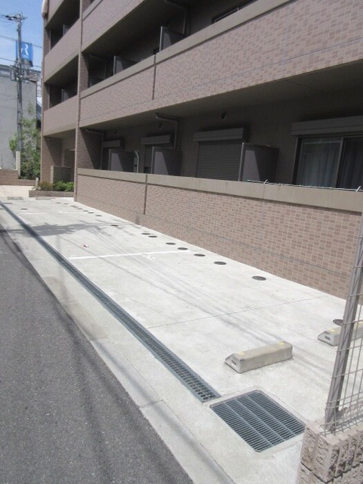 物件外観写真4　(駐車場)