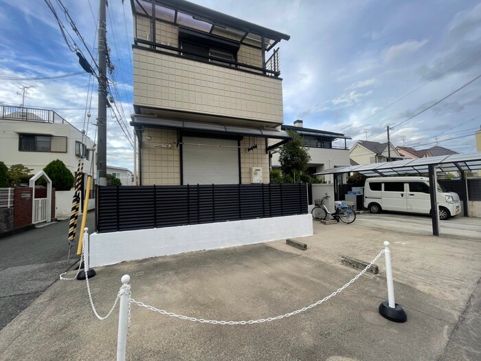 物件外観写真1　(駐車場)