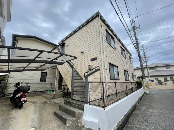 物件外観写真3　(エントランス部分)