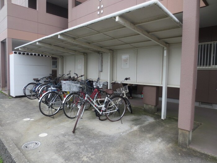 物件外観写真3　(駐輪場)