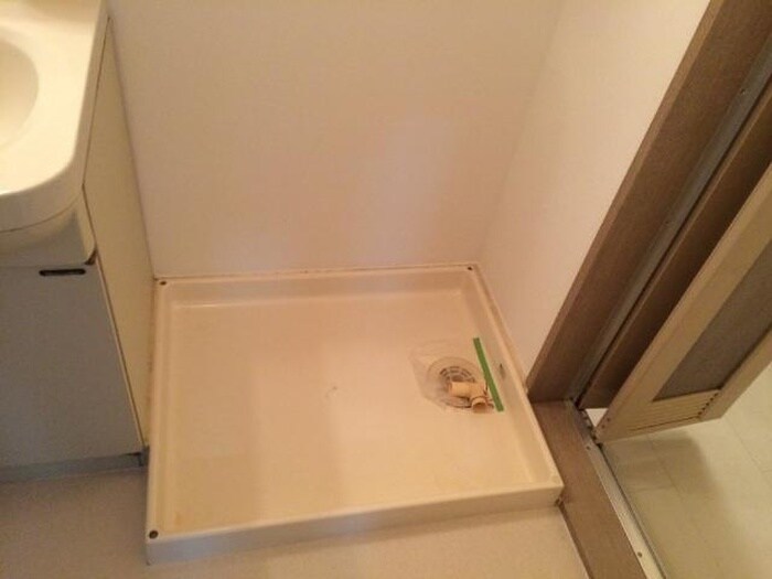 物件内観写真14　(洗濯機置場)