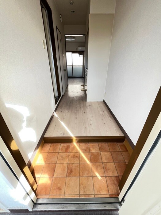 物件内観写真18　(玄関)