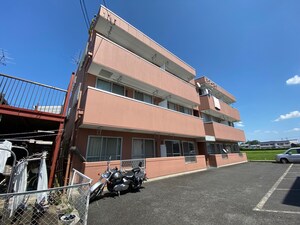 バグース1外観写真