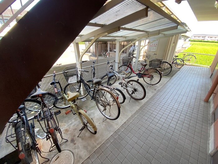 物件外観写真3　(駐輪場)