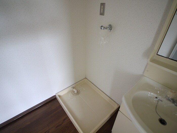 物件内観写真15　(洗濯機置場)