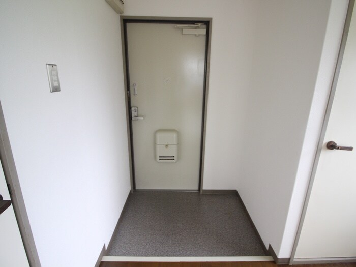 物件内観写真16　(玄関)