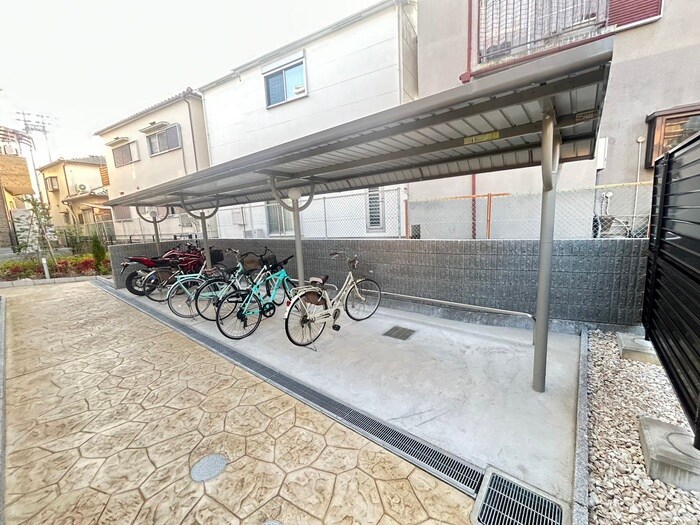 物件外観写真2　(駐輪場)