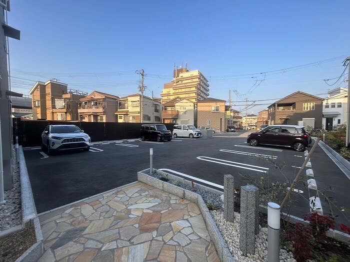 物件外観写真4　(駐車場)
