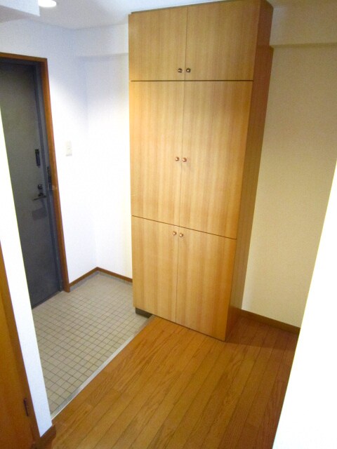 物件内観写真8　(玄関)