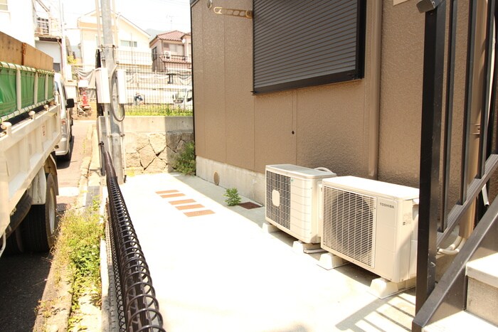 物件外観写真6　(エントランス部分)