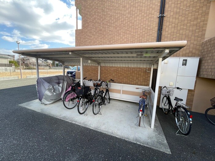 物件外観写真5　(駐輪場)
