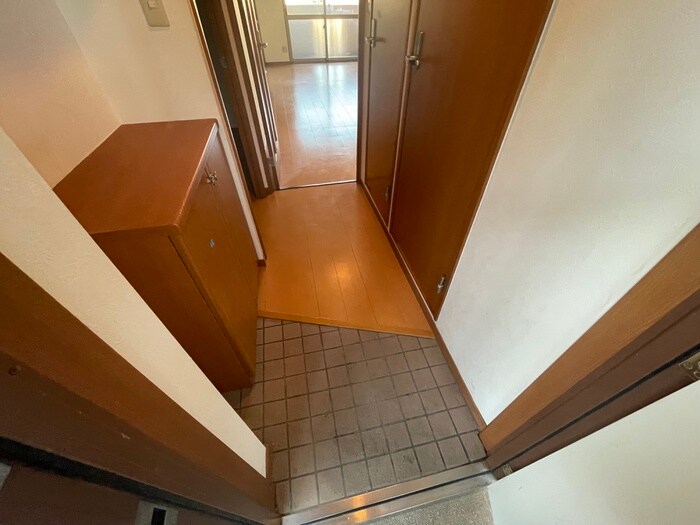 物件内観写真18　(玄関)