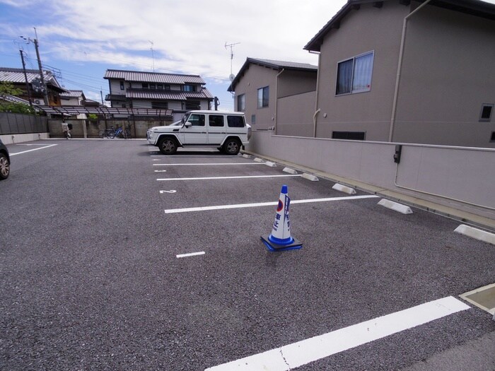 物件外観写真3　(駐車場)
