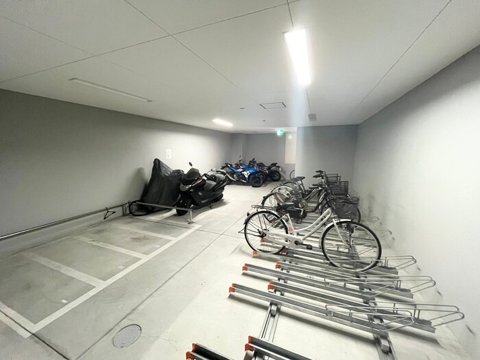 物件外観写真3　(駐輪場)