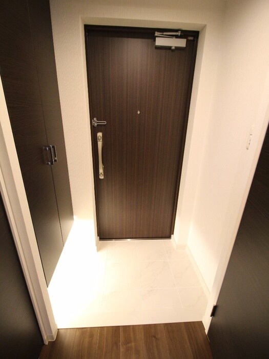 物件内観写真12　(玄関)