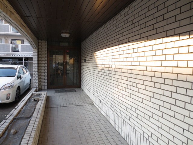 物件外観写真2　(エントランス部分)
